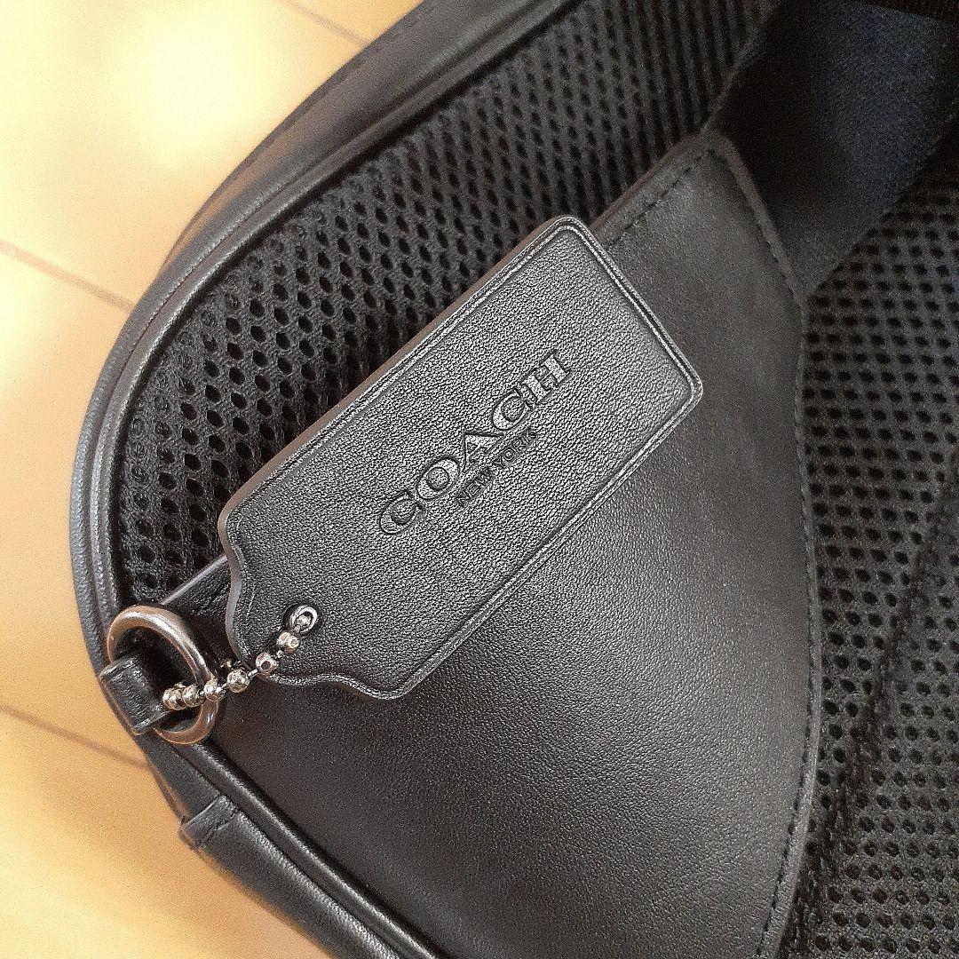 Noah(•ө•)♡【未使用品】COACH ブラック レザー ボディバッグ