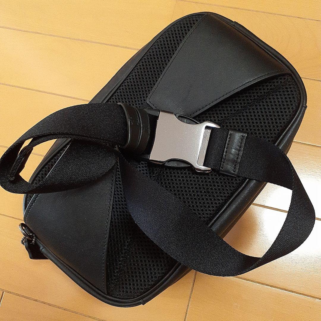 Noah(•ө•)♡【未使用品】COACH ブラック レザー ボディバッグ