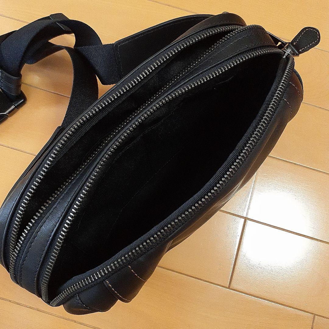Noah(•ө•)♡【未使用品】COACH ブラック レザー ボディバッグ