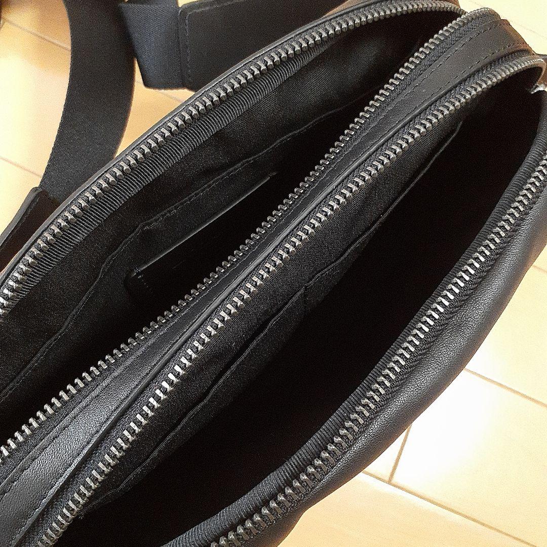 Noah(•ө•)♡【未使用品】COACH ブラック レザー ボディバッグ