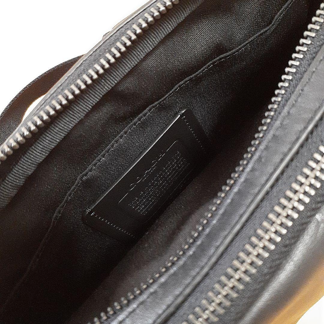 Noah(•ө•)♡【未使用品】COACH ブラック レザー ボディバッグ