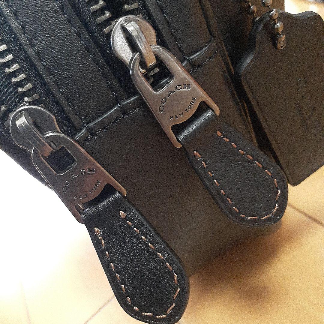 Noah(•ө•)♡【未使用品】COACH ブラック レザー ボディバッグ