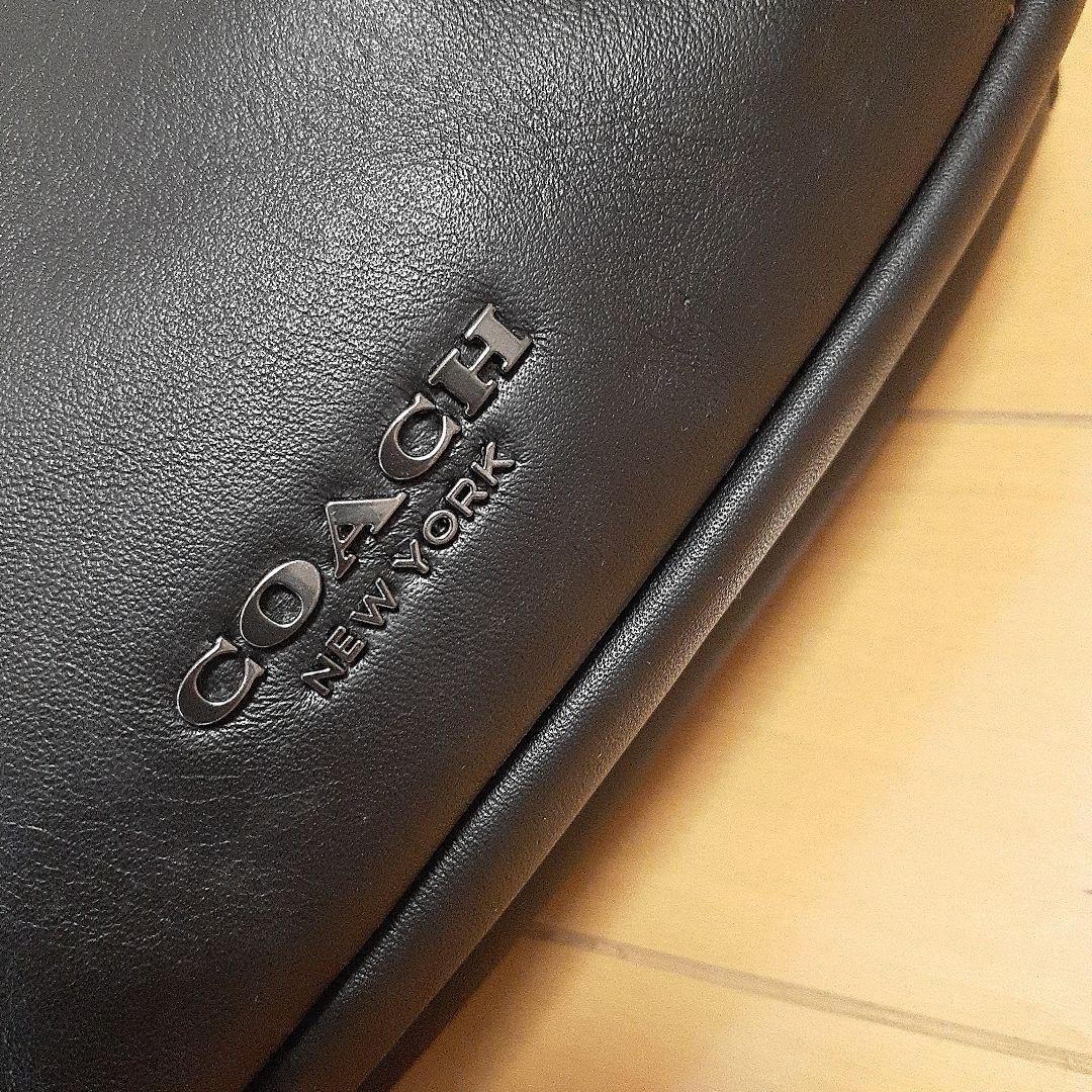 Noah(•ө•)♡【未使用品】COACH ブラック レザー ボディバッグ