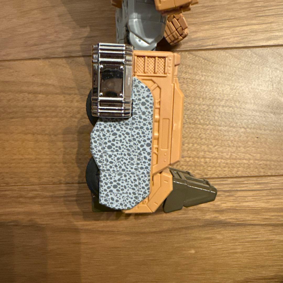 トランスフォーマー　コンボイ atmos safari LEBRON Ver.