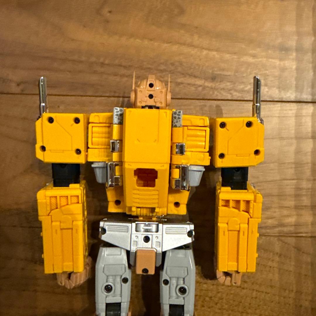 トランスフォーマー　コンボイ atmos safari LEBRON Ver.