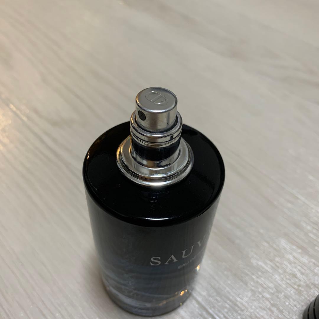 Dior ディオール　ソヴァージュ　（箱無し）約60mLとTRAVALO ケース