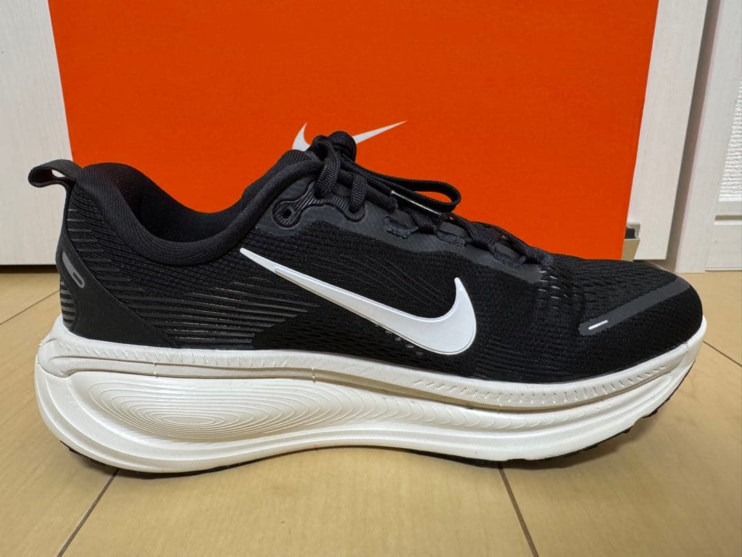 ナイキ　ボメロ18 25.５センチ