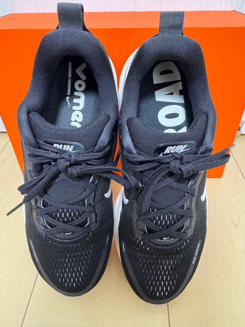 ナイキ　ボメロ18 25.５センチ