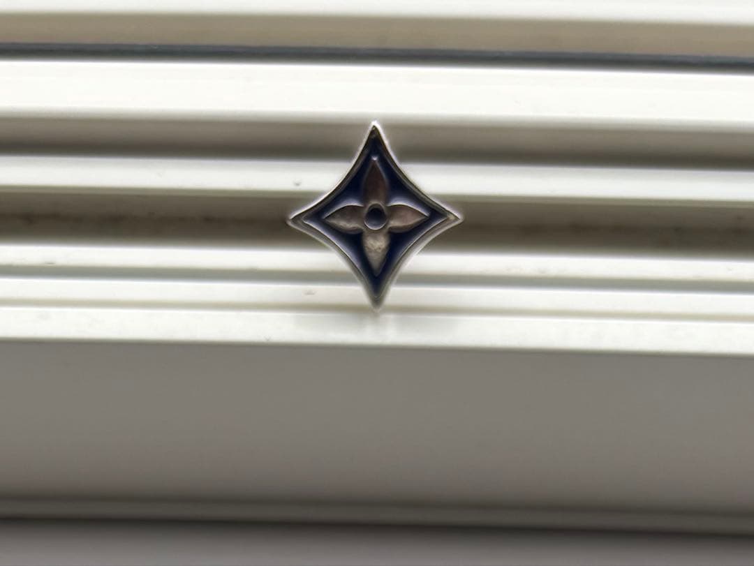 LOUIS VUITTON モノグラム ピアス(片耳用)