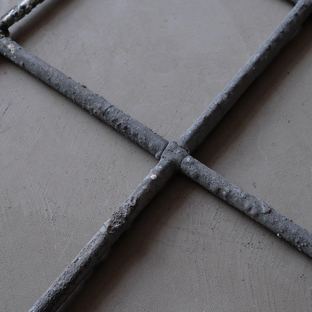 ペンキのついた鉄格子 壁掛け オブジェ アート 美術 芸術 ヴィンテージ