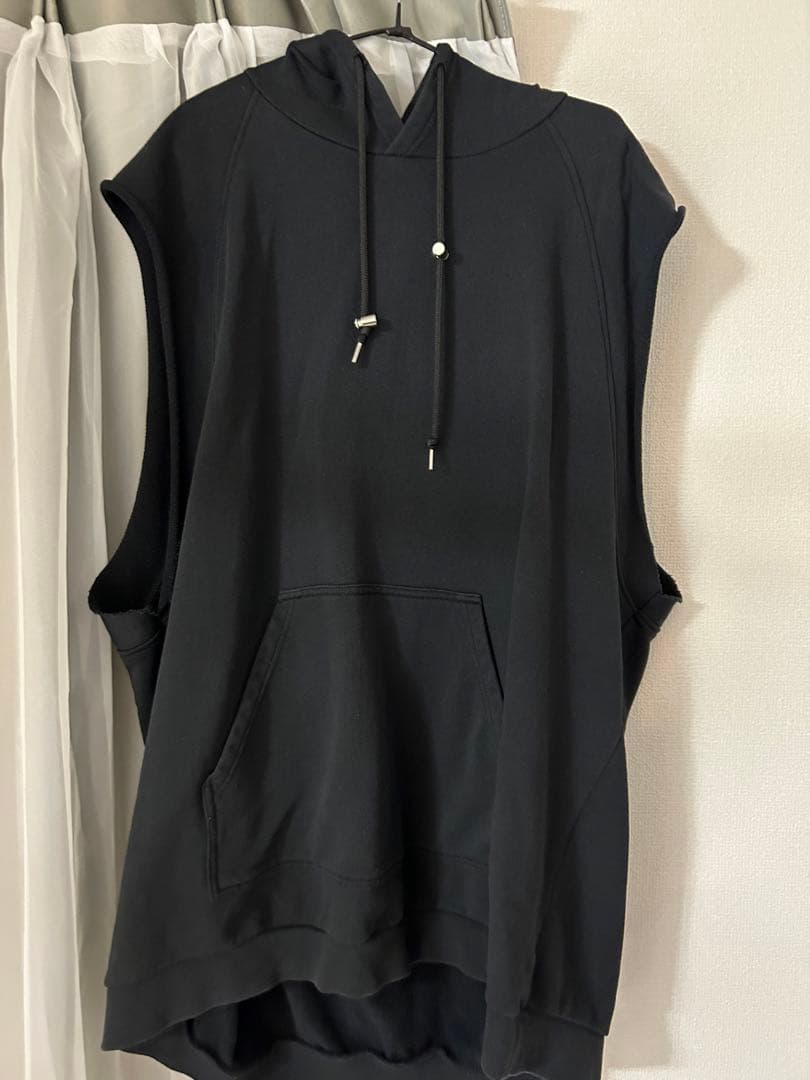 ラフシモンズ ノースリーブパーカー 登坂広臣着用 - メルカリ