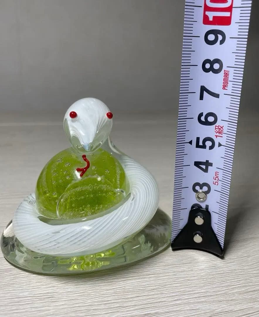 【縁起物】ガラス細工 白蛇 置物 干支 巳 緑の玉