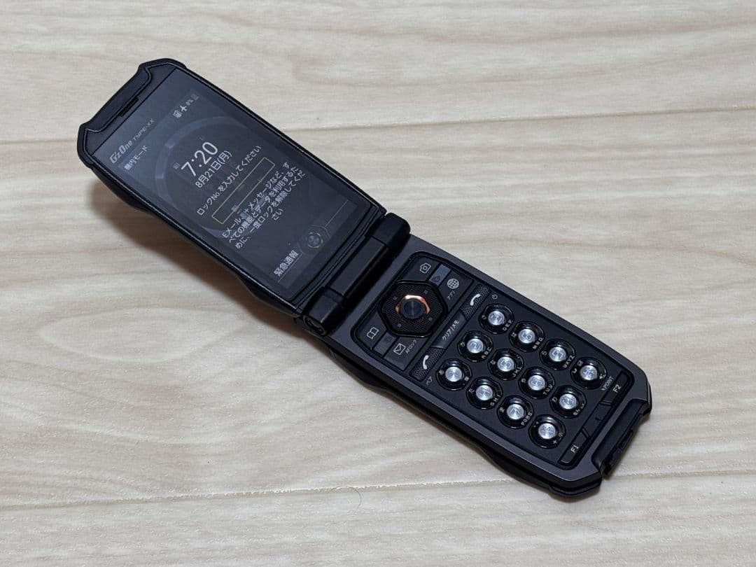 GZ ONE TYPE -XX ブラック デジタル表示 携帯電話本体