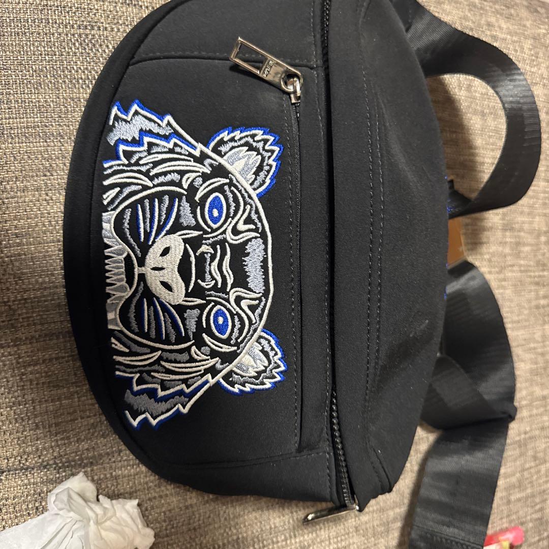 KENZO タイガーロゴ刺繍 ボディバッグ - メルカリ