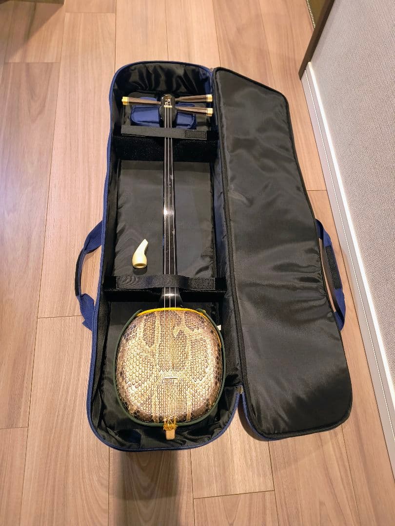 （ほぼ未使用）沖縄 三線 　爪・ケース付き　中古