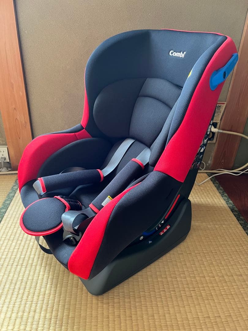 美品中古CombiコンビLYF-375チャイルドシート取付簡単日本製