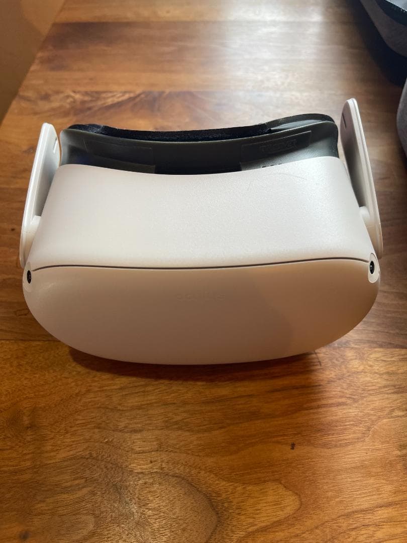 【美品】Oculas Quest2 64GB ＋ヘッドストラップ＋ケース他付属品