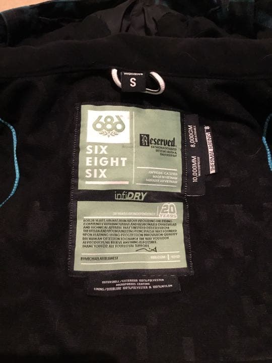 ６８６　スノーボードレディースウェア