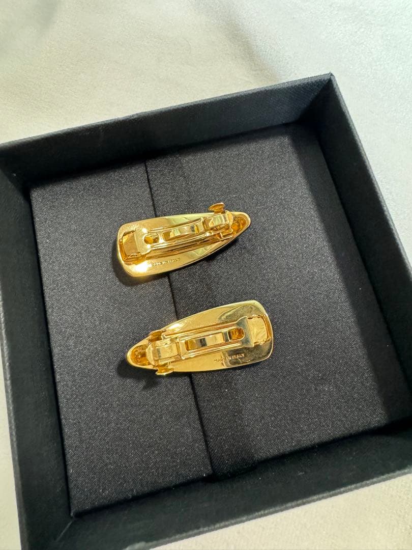 MIU MIU エナメルメタル ヘアクリップ