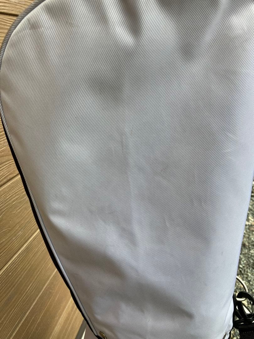 TaylorMade キャディバッグ ホワイト/ブラック Audiロゴ付き