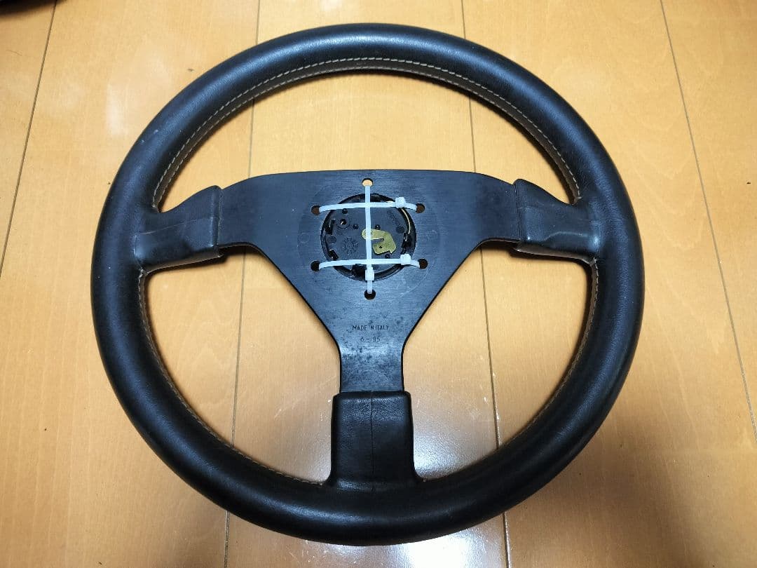 MOMO TYP 33Φ モモステ 3スポーク ステアリング 本体