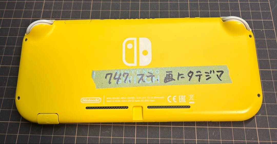 747 【ジャンク】 Nintendo switch Lite 本体のみ