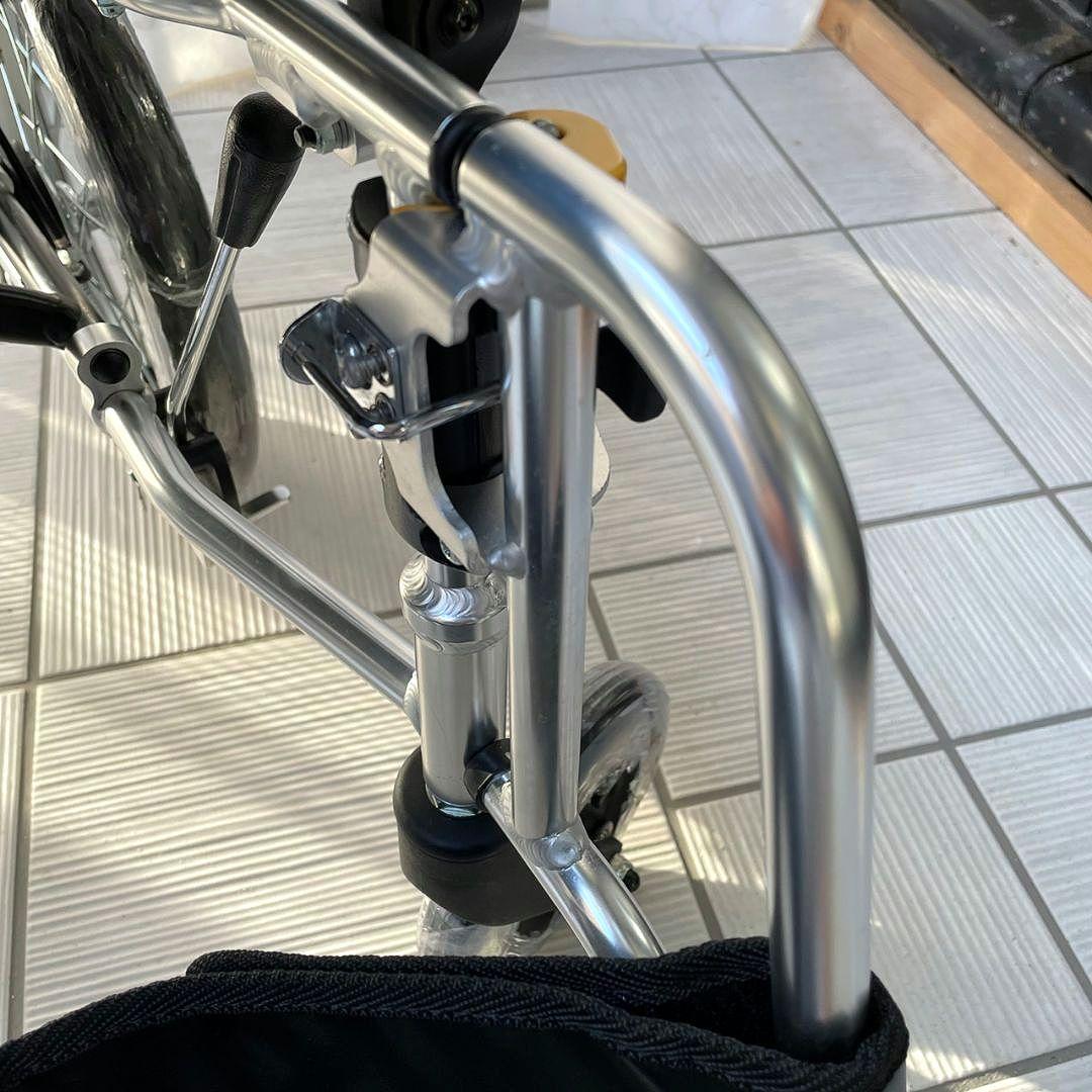 ♿️介助式 軽量スリム とても使いやすく便利な多機能タイプ 車椅子