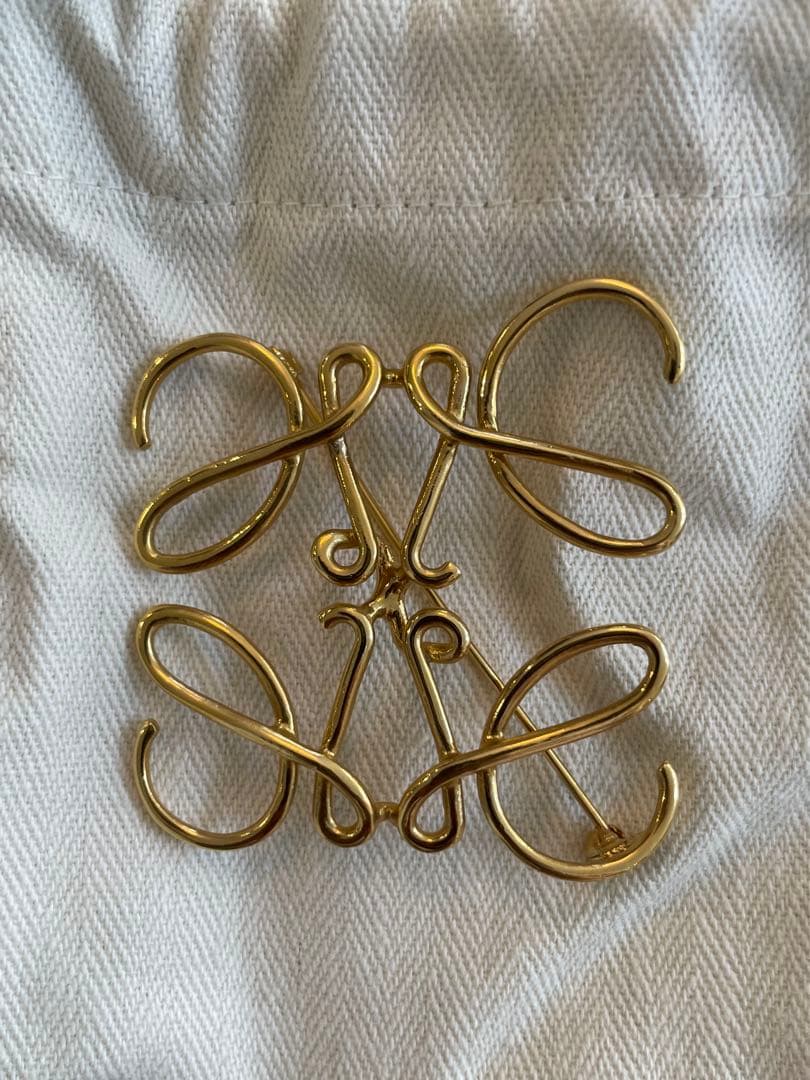 【美品】LOEWE アナグラム　ブローチ　ゴールド