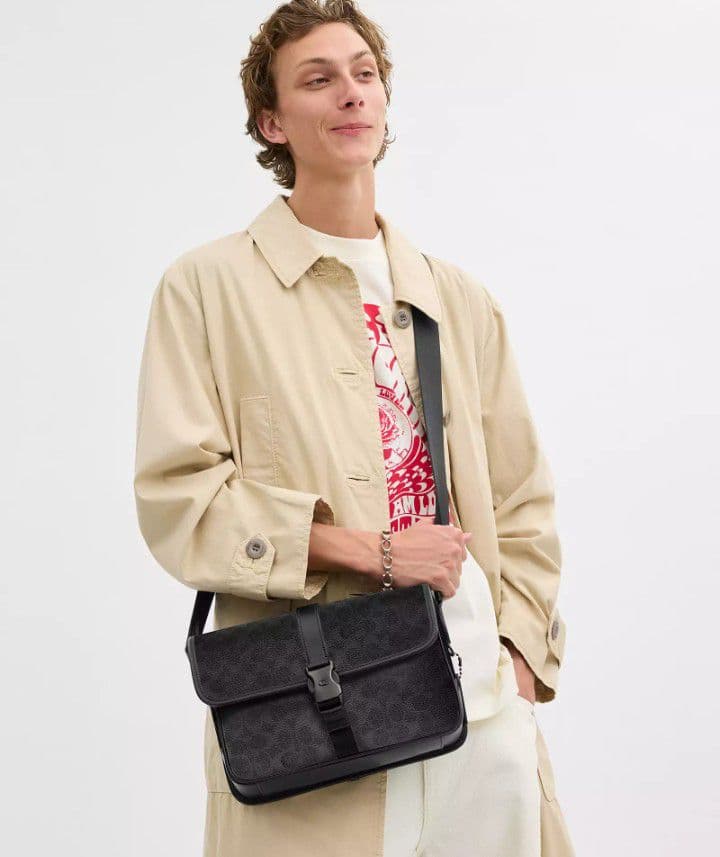 COACH メッセンジャーバッグ シグネチャーキャンバス　コーチ　ボディバッグ