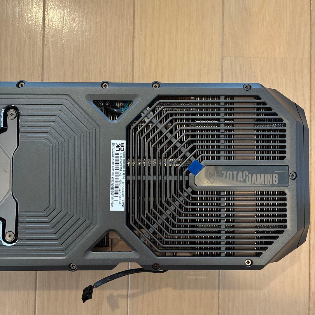 グラフィックボード　グラボ 5090 ヒートシンク　ファン　など