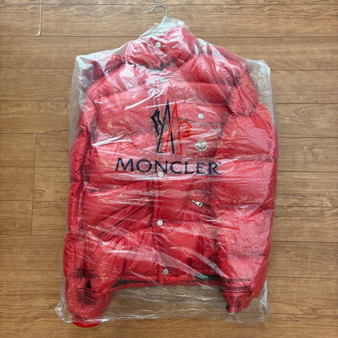 最終値下げ）MONCLERレッド赤いフード付きダウンジャケット