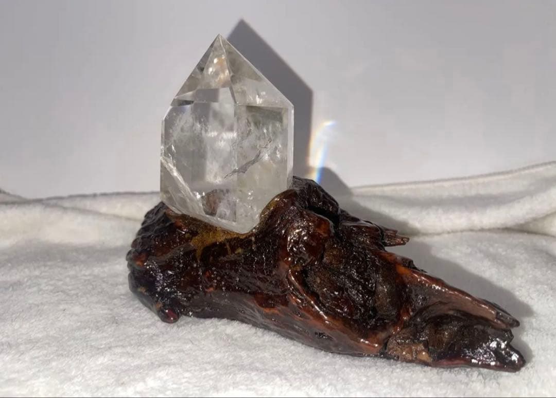 水晶ポイント　台座込サイズ高約12cm横17cm奥行8.7cm