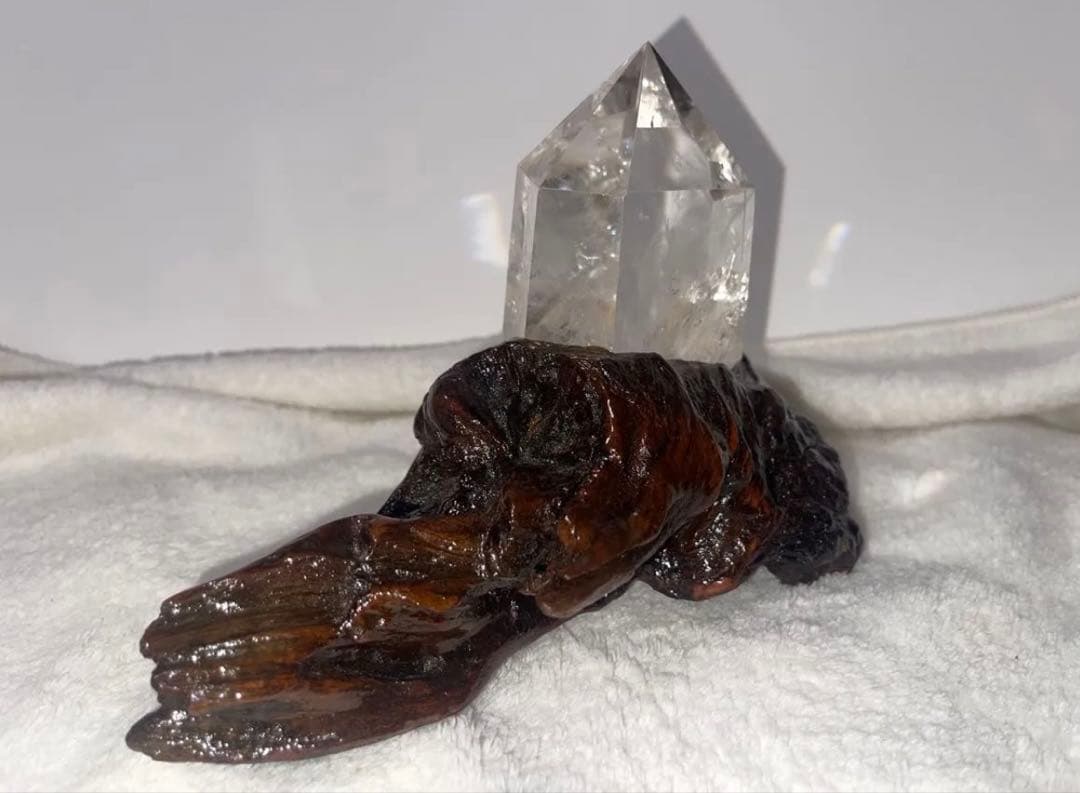 水晶ポイント　台座込サイズ高約12cm横17cm奥行8.7cm