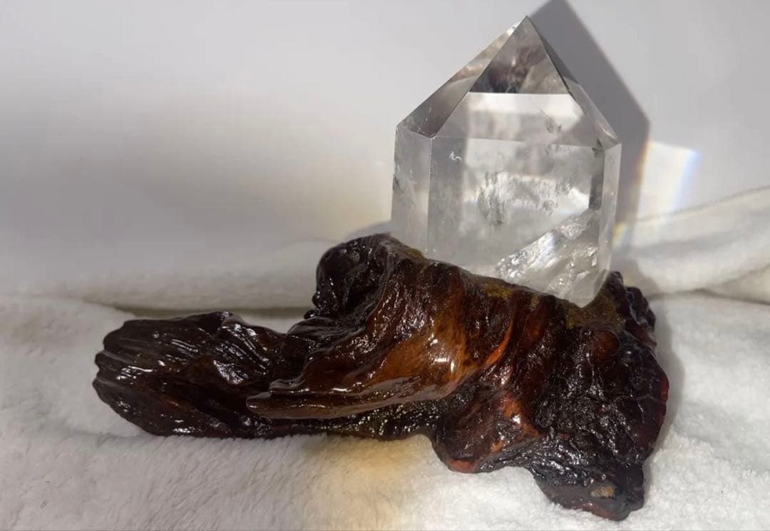 水晶ポイント　台座込サイズ高約12cm横17cm奥行8.7cm