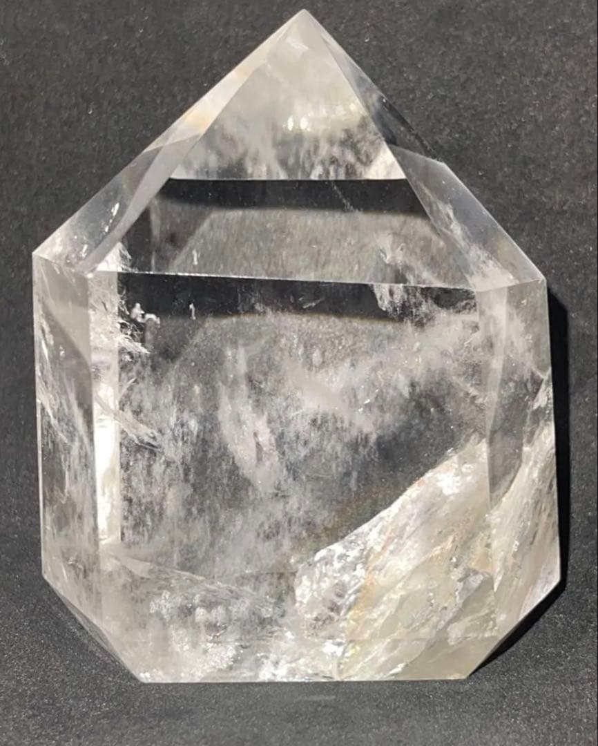 水晶ポイント　台座込サイズ高約12cm横17cm奥行8.7cm