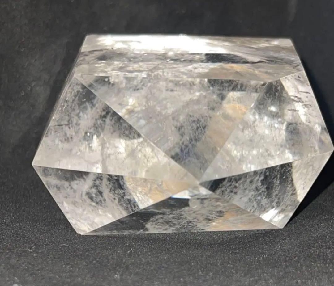 水晶ポイント　台座込サイズ高約12cm横17cm奥行8.7cm