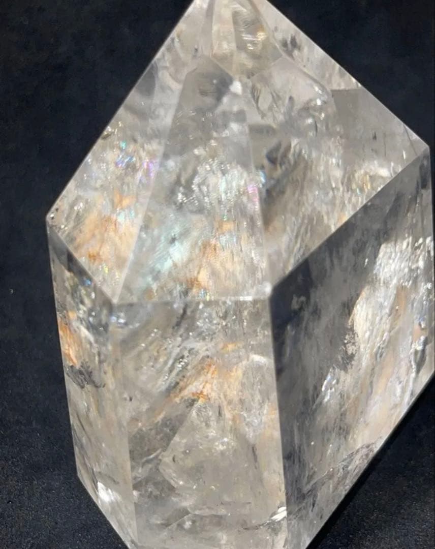 水晶ポイント　台座込サイズ高約12cm横17cm奥行8.7cm