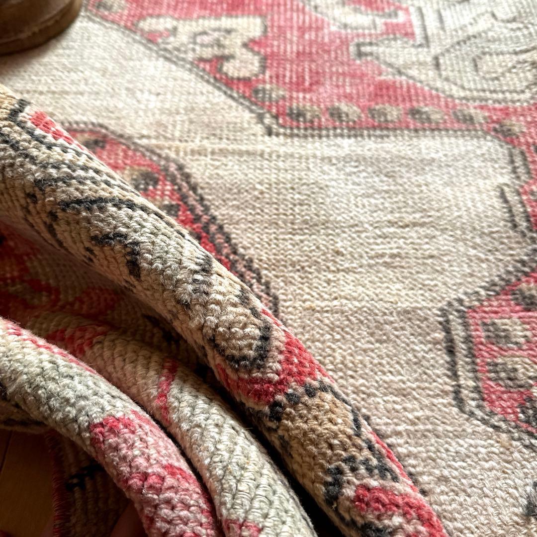 120×199 アヴァノスラグ　コーラルレッド×ベージュ　トルコヴィンテージラグ