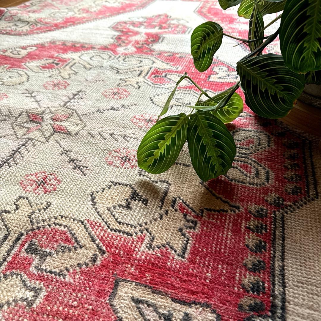 120×199 アヴァノスラグ　コーラルレッド×ベージュ　トルコヴィンテージラグ