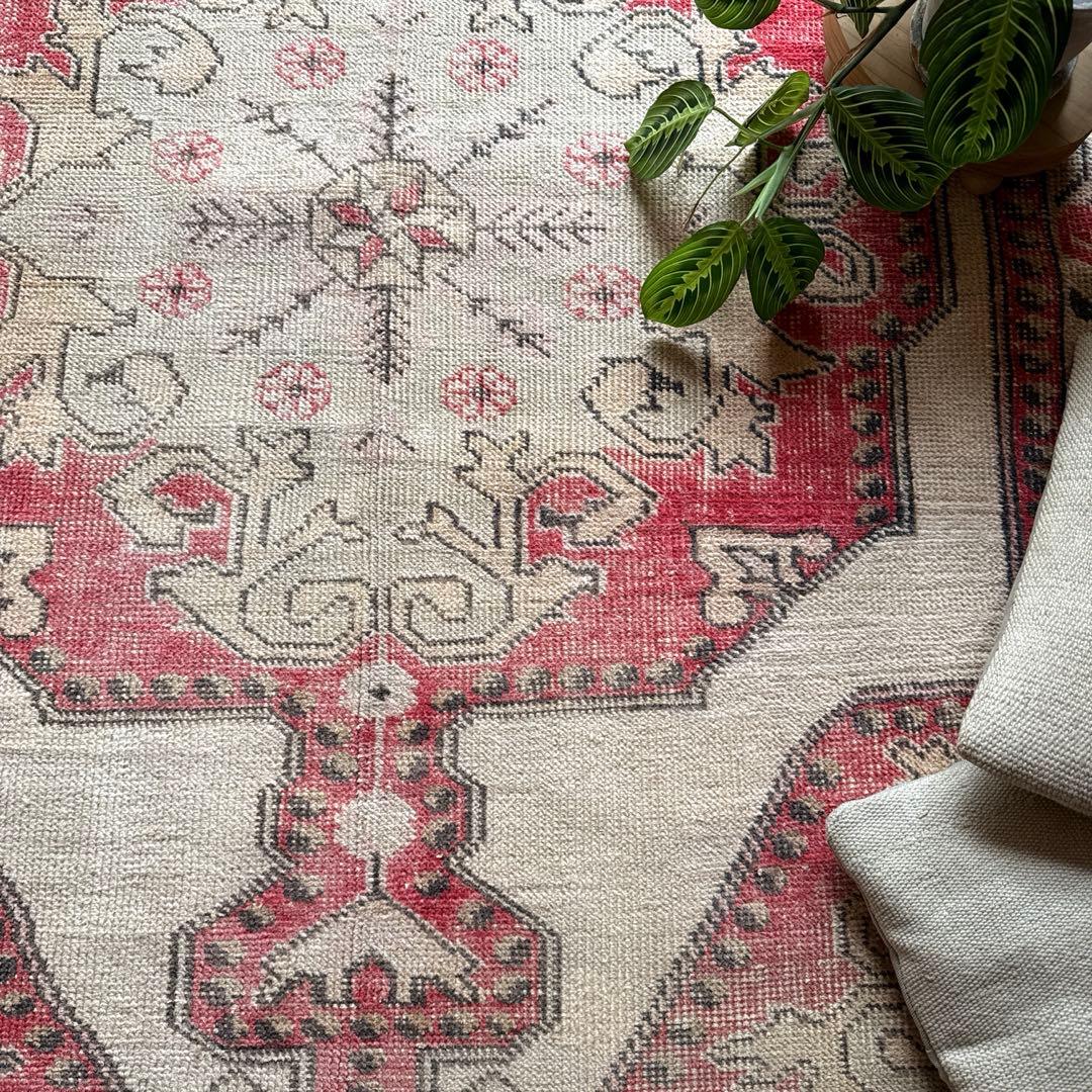 120×199 アヴァノスラグ　コーラルレッド×ベージュ　トルコヴィンテージラグ
