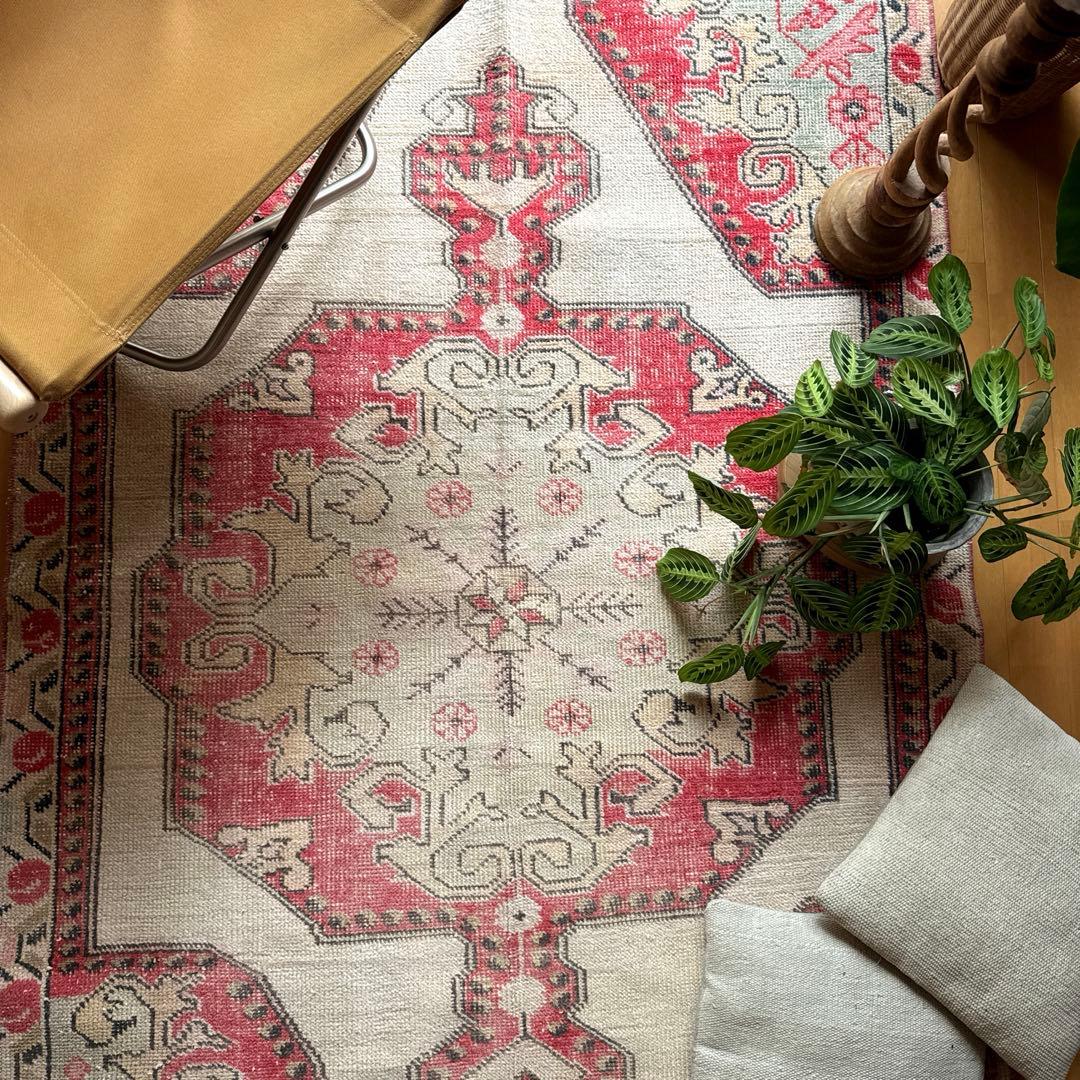 120×199 アヴァノスラグ　コーラルレッド×ベージュ　トルコヴィンテージラグ