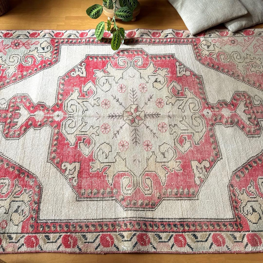 120×199 アヴァノスラグ　コーラルレッド×ベージュ　トルコヴィンテージラグ