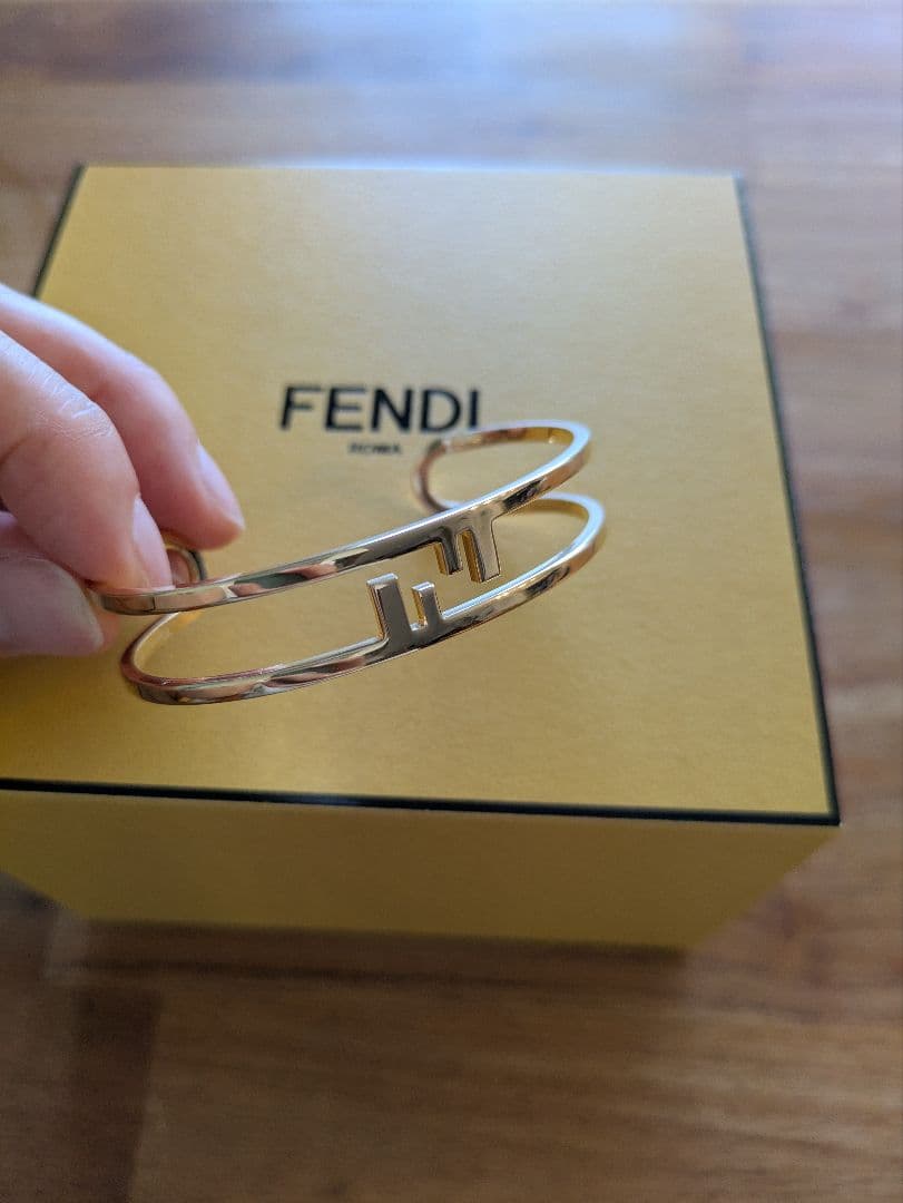 しま　フェンディ　オーロック　ブレスレット