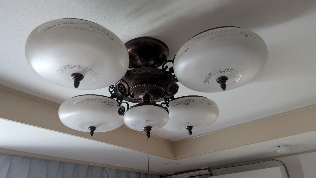 シャンデリア 昭和レトロ 4灯+1灯 ヒカリ蛍光灯器具 小泉産業 - メルカリ