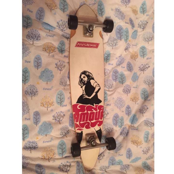 Haroshican x Budweiser スケートボードデッキ(レッド)