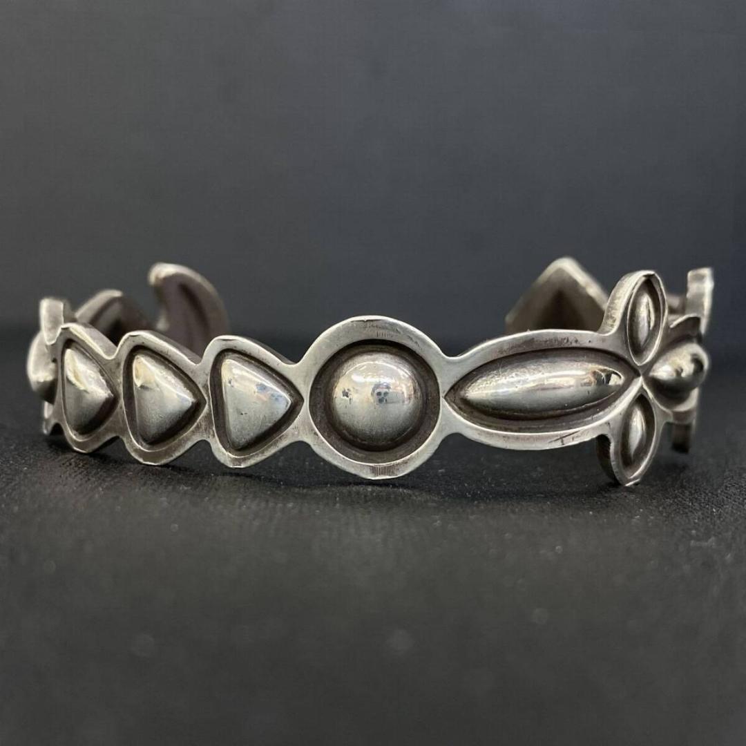 NAVAJO Alex Sanchez ネイティブ スタンプワーク バングル - メルカリ