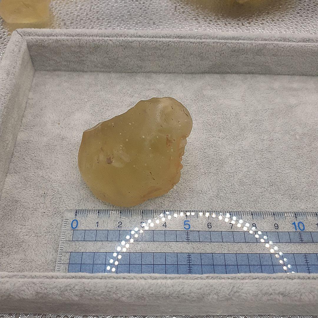 リビアングラス　原石　値下げ可能