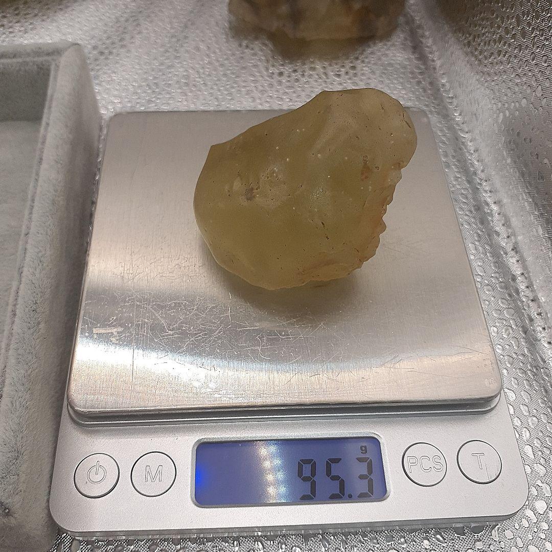 リビアングラス　原石　値下げ可能