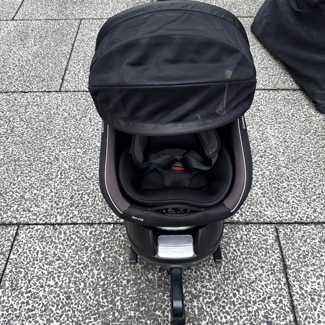 【足立区手渡しまたは、佐川急便】チャイルドシート　コンビ　アイソフィックス