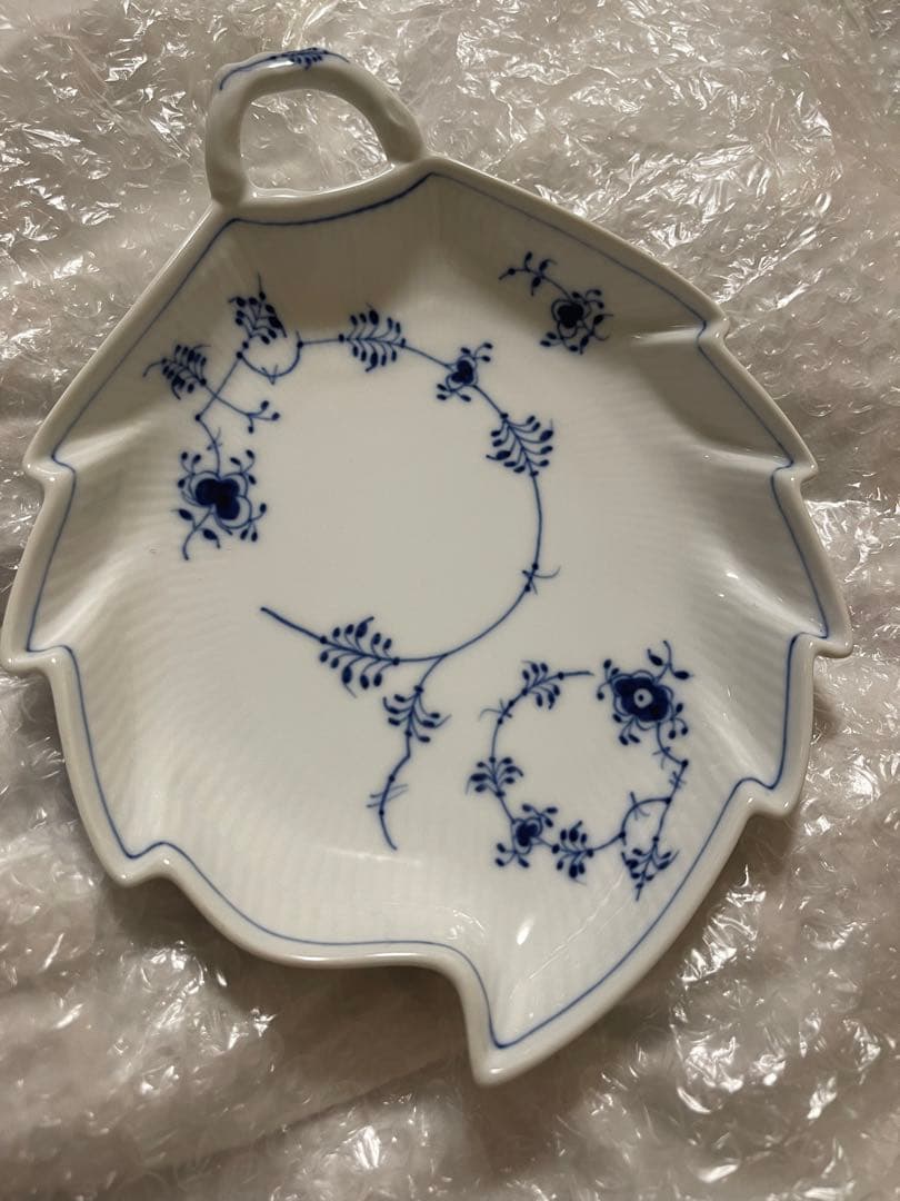 ロイヤルコペンハーゲン ブルーフルーテッド リーフプレート - メルカリ